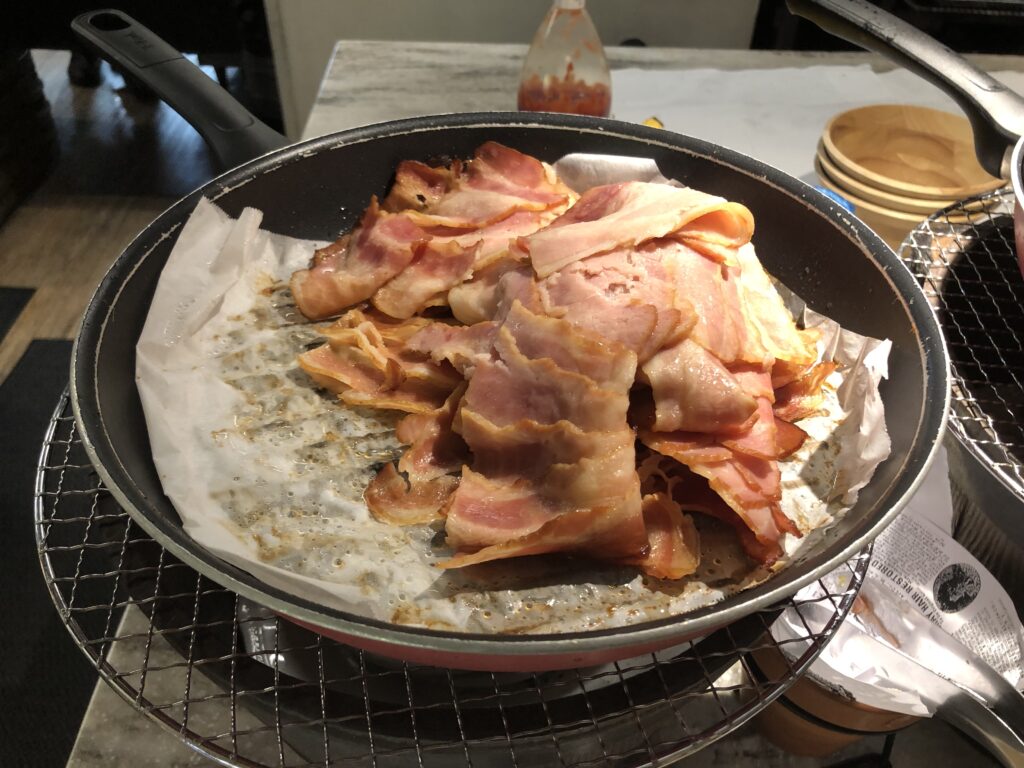 軽井沢マリオットプラチナ会員ラウンジ朝食フードベーコン