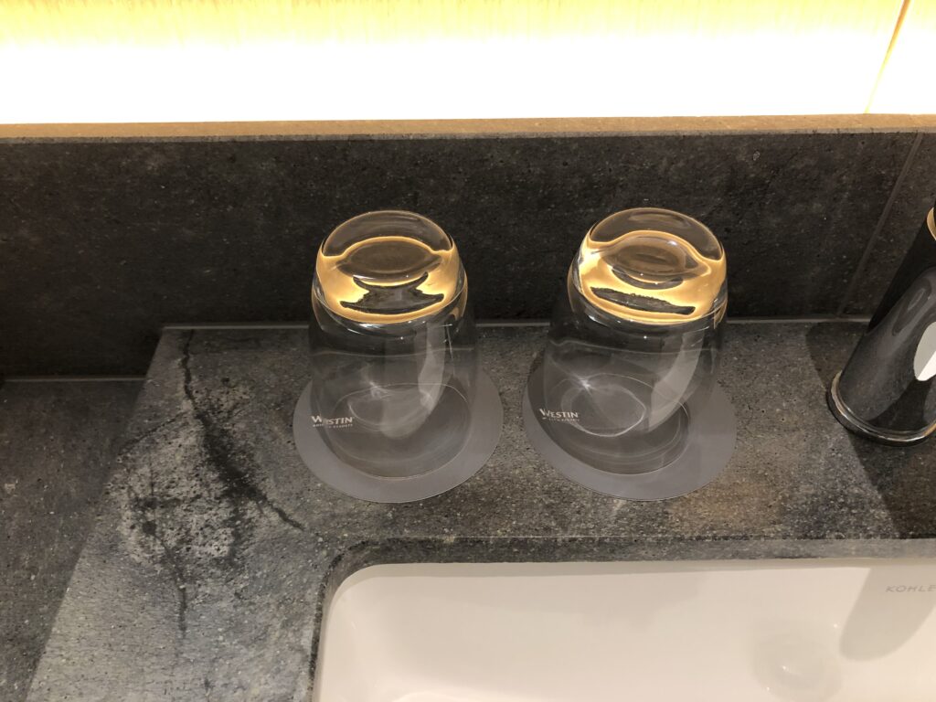 ウェスティンホテル横浜洗面台コップ