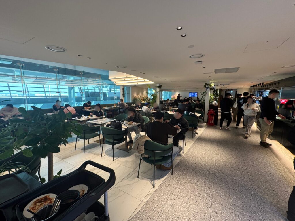 仁川国際空港 第1ターミナル 11ゲート付近「マティナラウンジ」内観