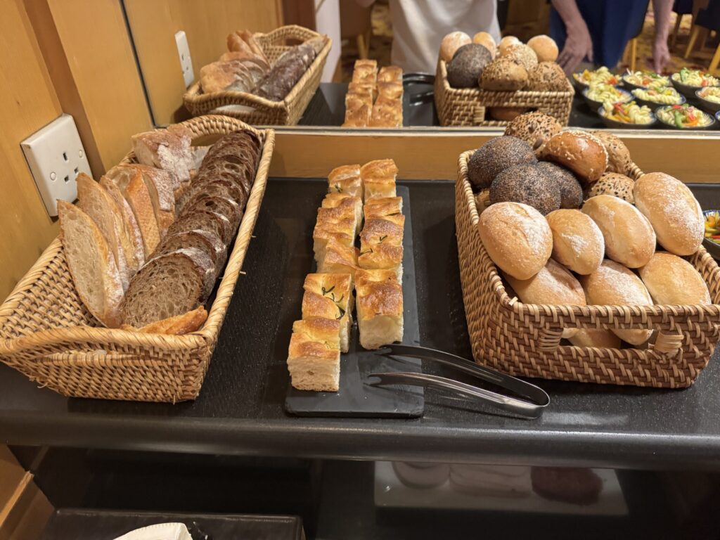 ルネッサンス・リバーサイド・ホテル・サイゴン ラウンジ夕食 1日目