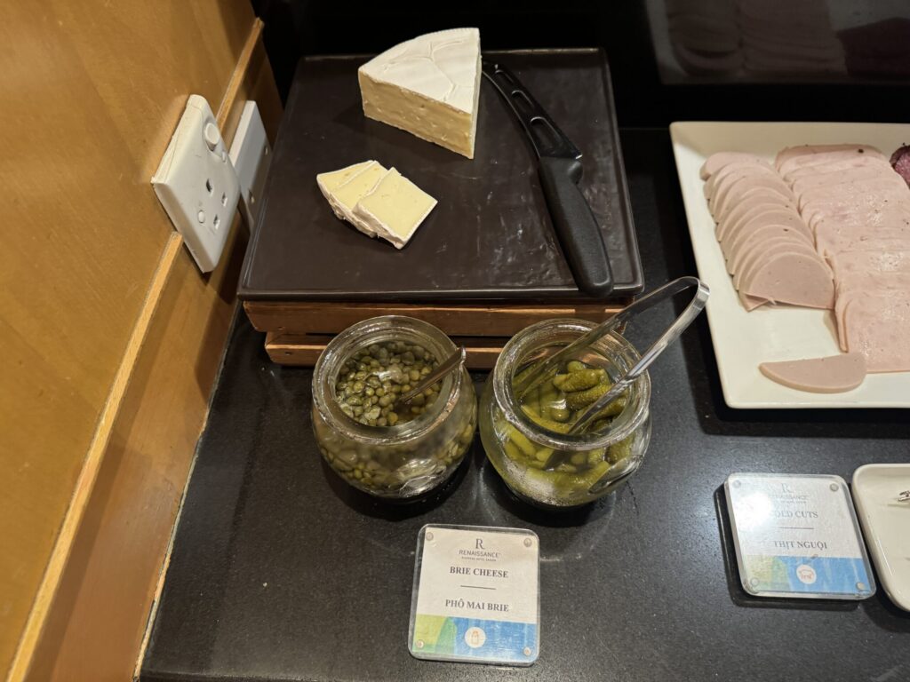 ルネッサンス・リバーサイド・ホテル・サイゴン ラウンジ夕食 1日目
