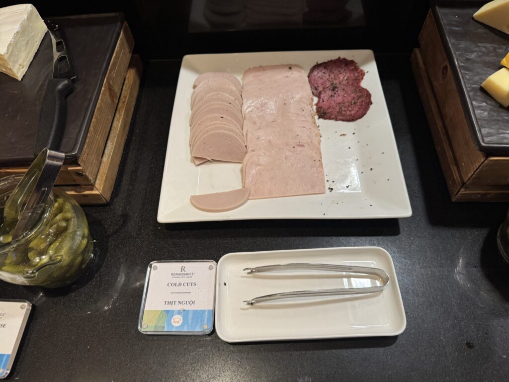 ルネッサンス・リバーサイド・ホテル・サイゴン ラウンジ夕食 1日目