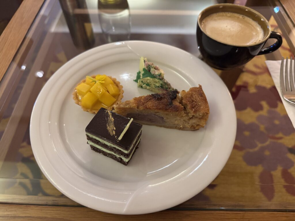 ルネッサンス・リバーサイド・ホテル・サイゴン ラウンジ夕食 1日目