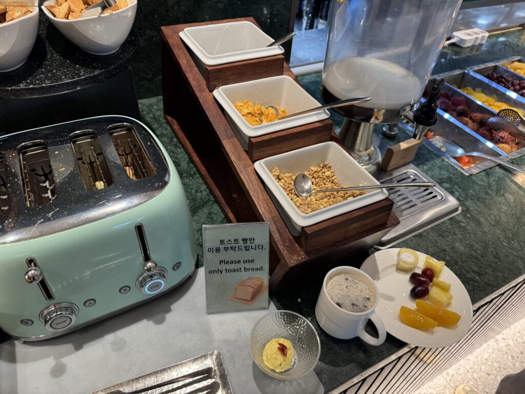 仁川国際空港 第1ターミナル 11ゲート付近「マティナラウンジ」フード