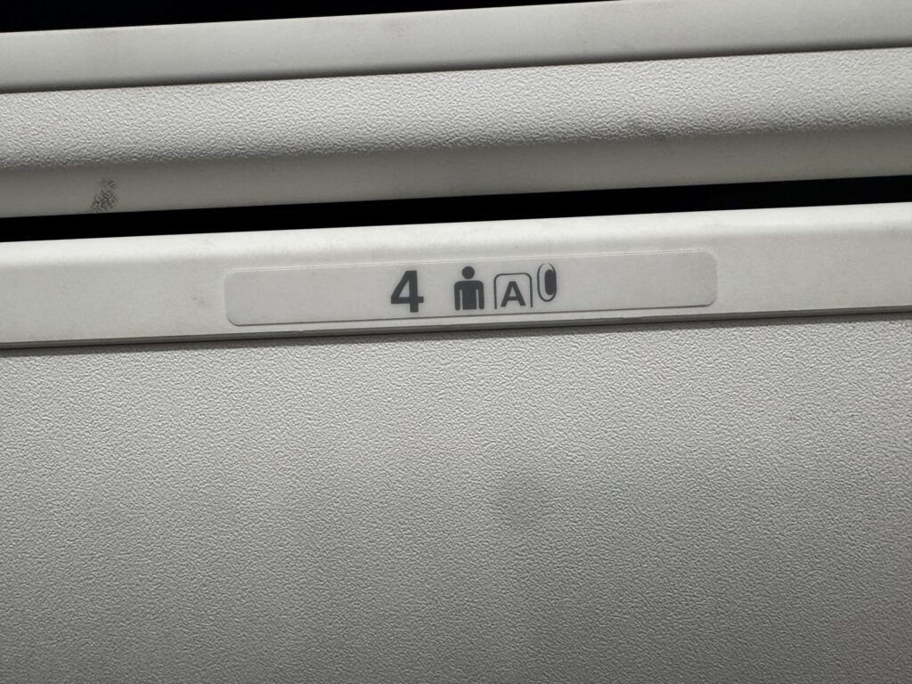 ZIPAIR フルフラット 座席 4A