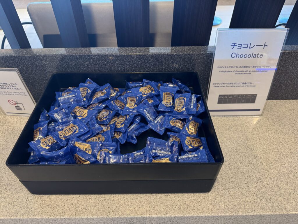 羽田空港・国内線のANAスイートラウンジ フード
