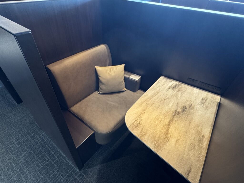 羽田空港・国内線のANAスイートラウンジ