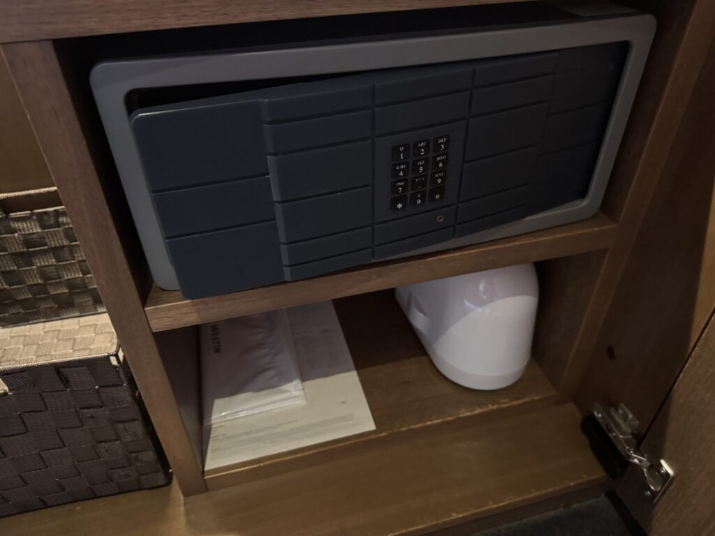 ウェスティンホテル仙台　3516号室　クローゼット・バゲージラック