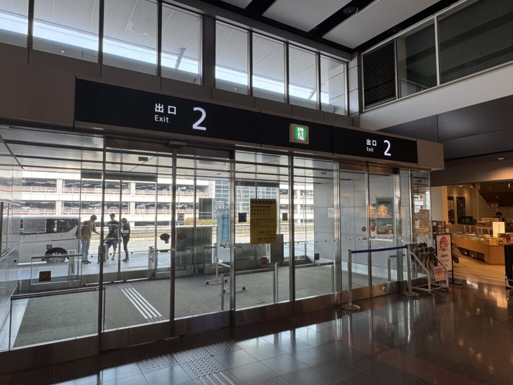 第1タミ2階出発ロビー