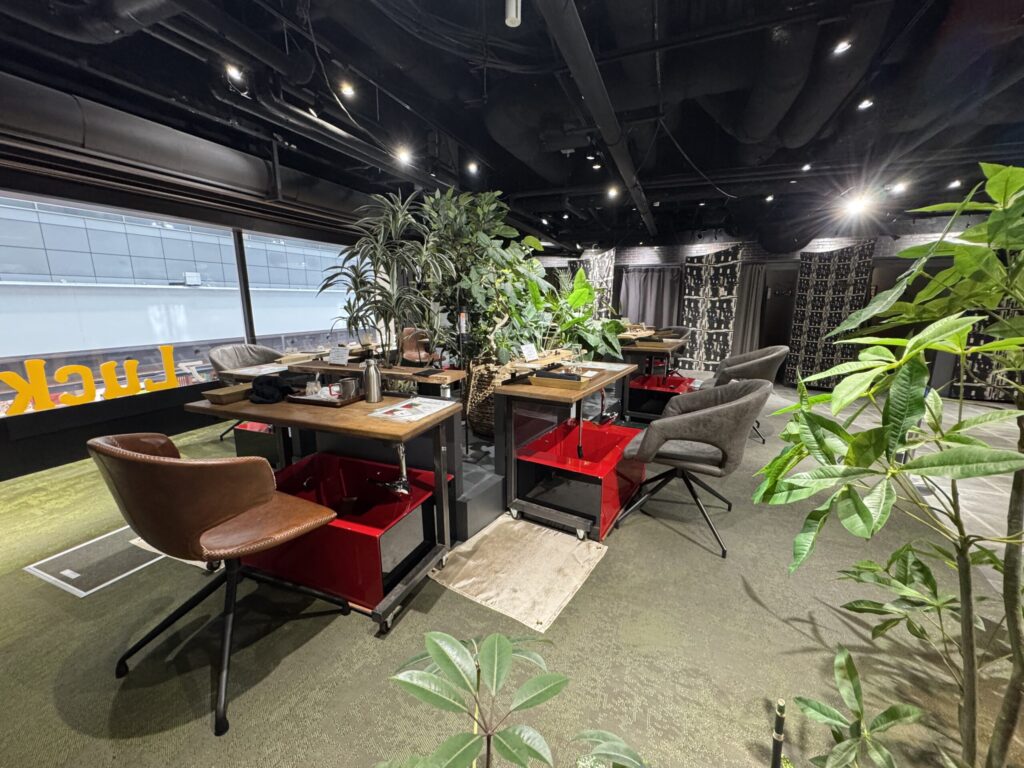 羽田第1タミ「足湯カフェ&ボディケア LUCK」店内の様子